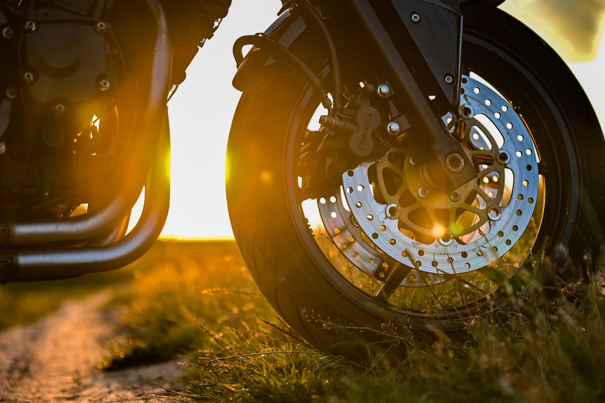 ยางรั่วแบบยางใน vs Tubeless: ถอดรหัสความเสี่ยงที่แท้จริงบนท้องถนน
