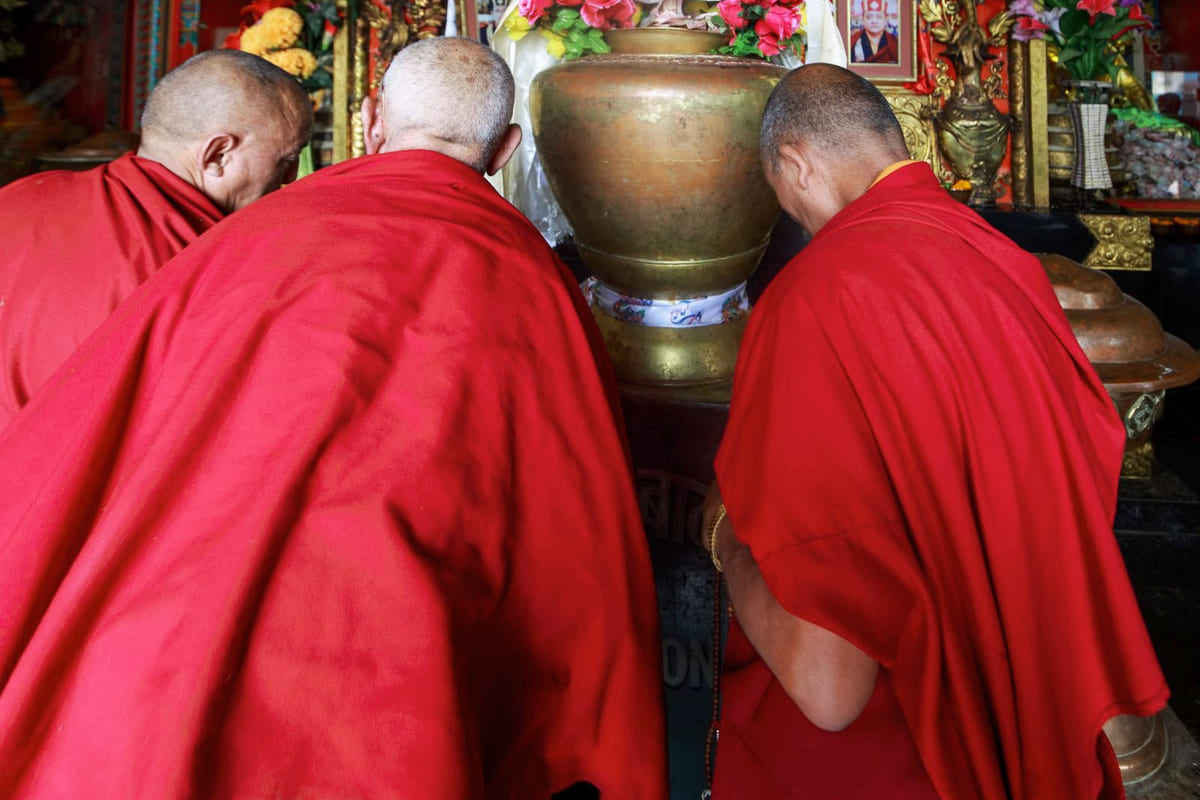 กฐินกับผ้าป่า: ทำบุญอย่างไรให้ถูกธรรม ถูกวินัย ได้บุญครบถ้วน